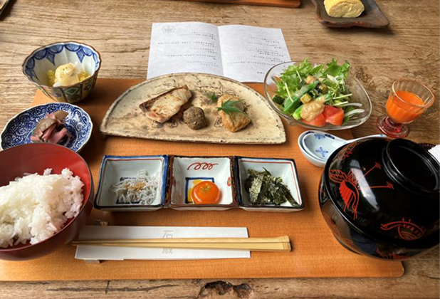 温泉旅館でくつろぐ